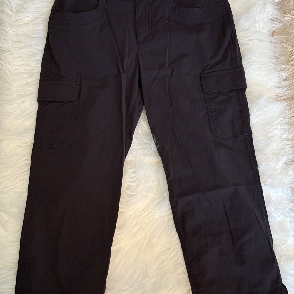 Women’s Eddie Bauer  cargo capri 2
